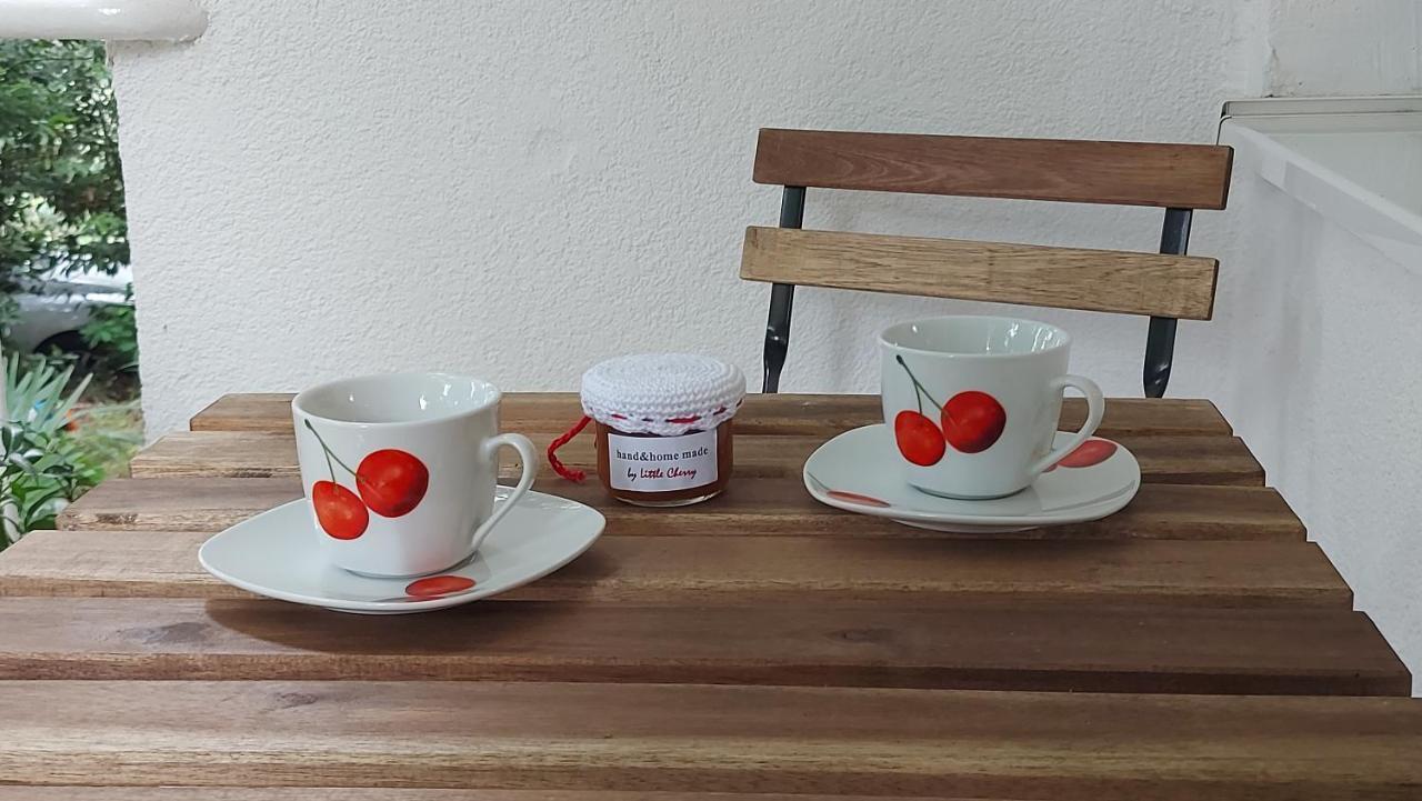 Little Cherry Split Luaran gambar