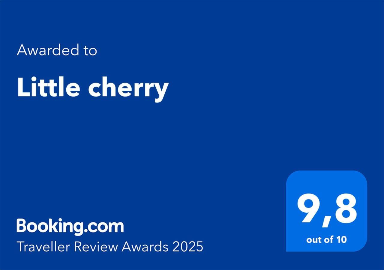 Little Cherry Split Luaran gambar